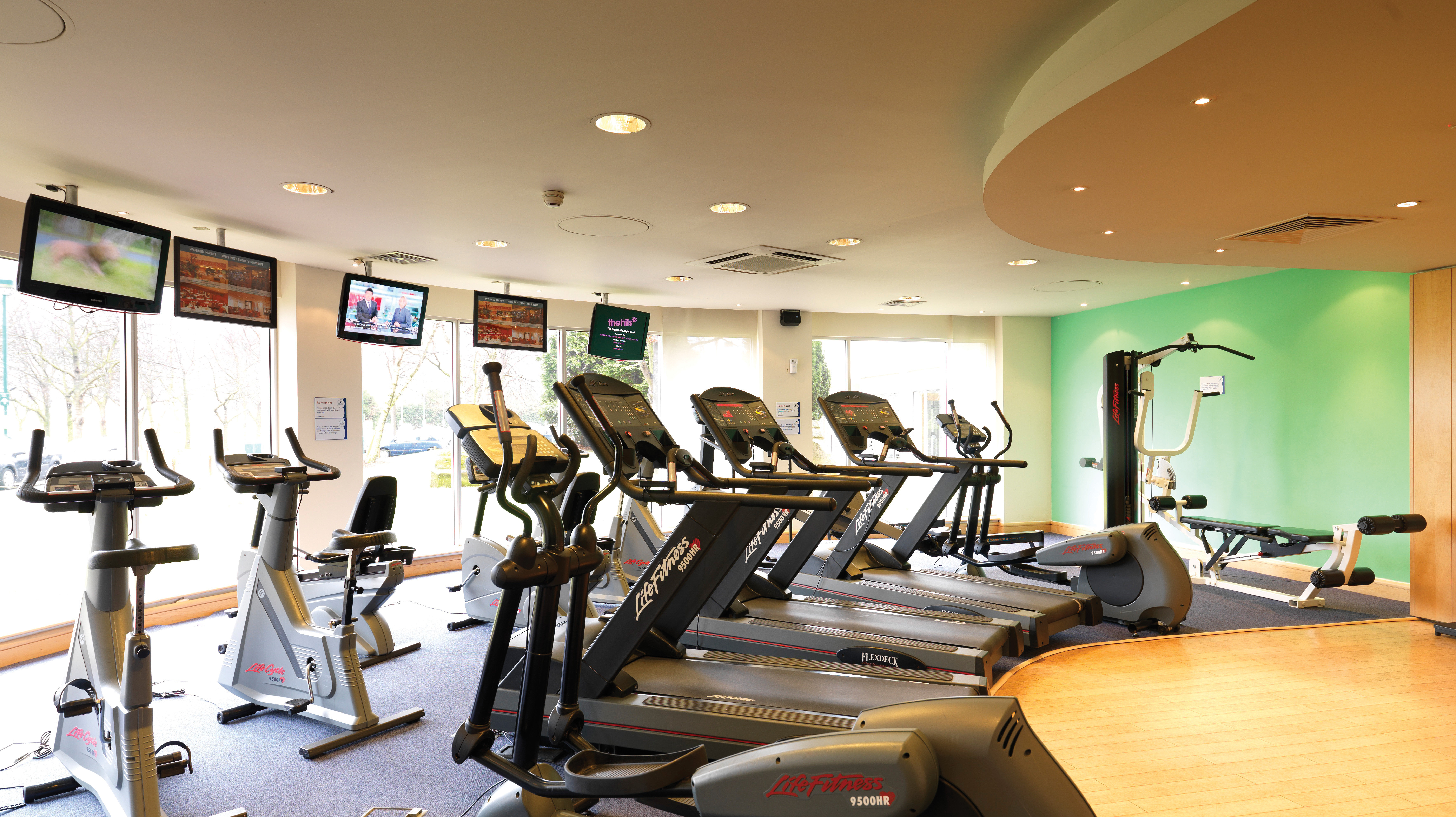 HOLIDAY INN LONDON HEATHROW M4J4 38/62
