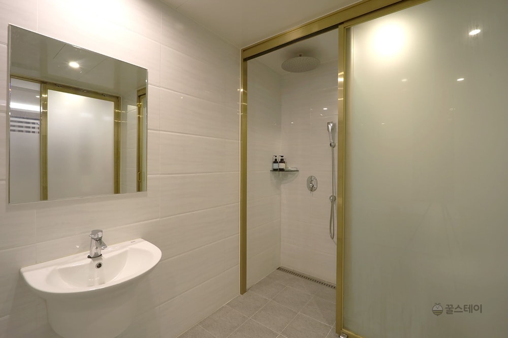 The King Hotel 44/50