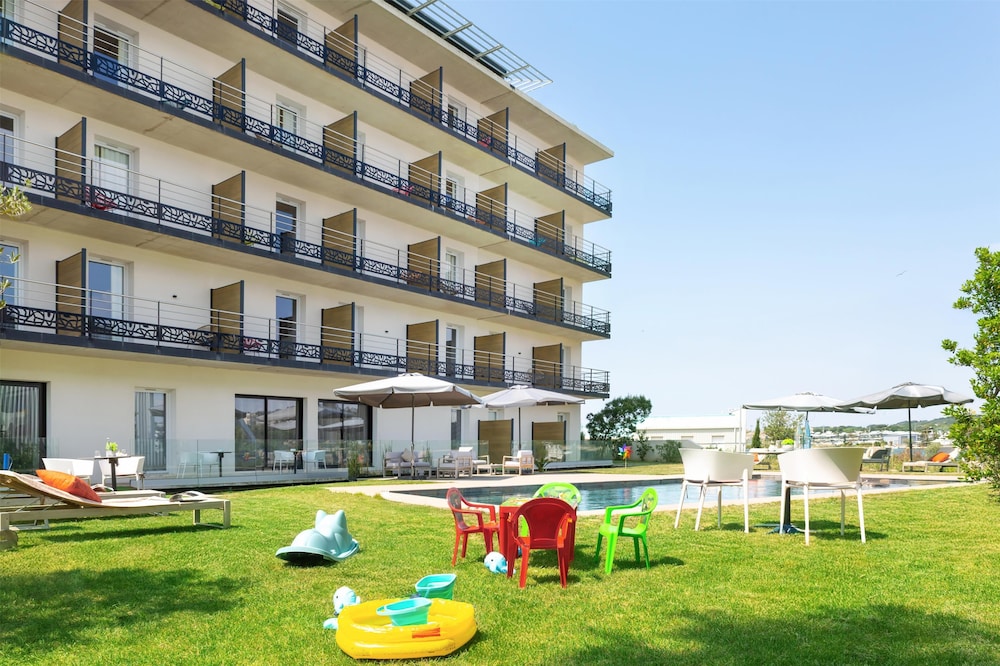 Golden Tulip Martigues Provence 35/43