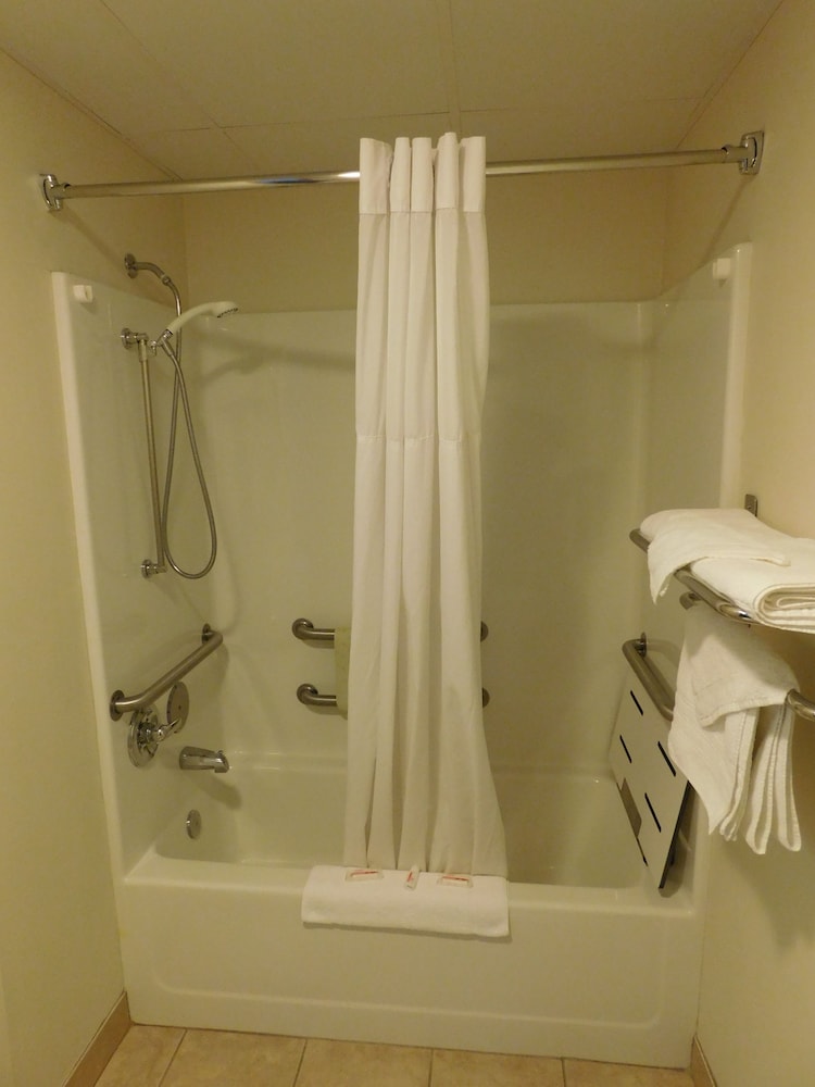 Reston Inn & Suites 48/50