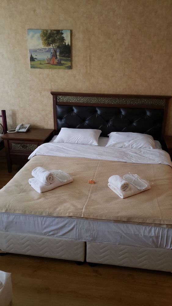 Istanbul Irish Hotel 18/40
