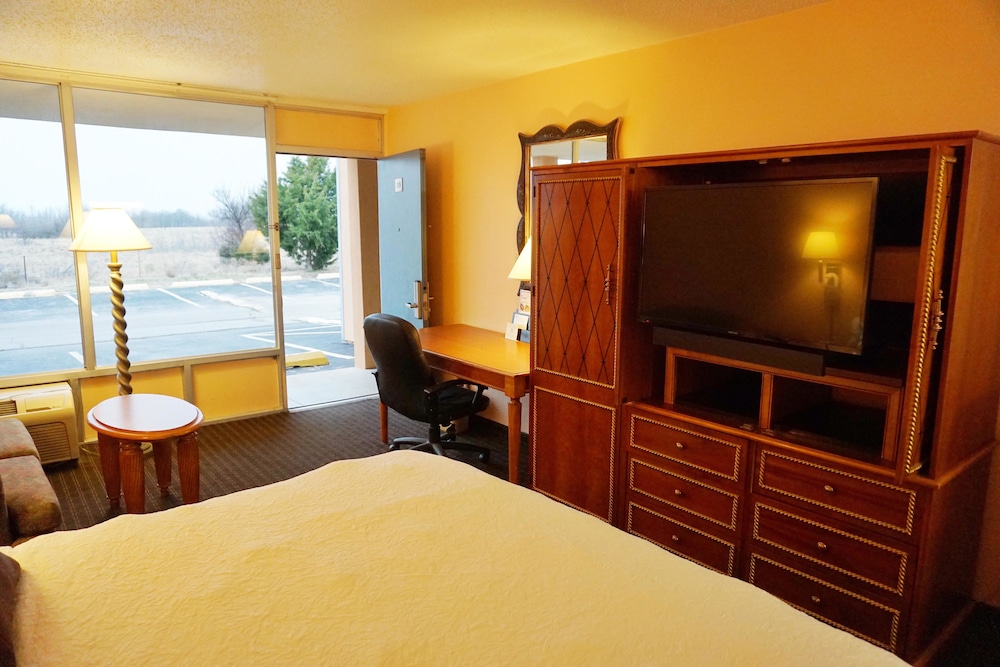 Castle Inn & Suites by OYO Lawton 14/20
