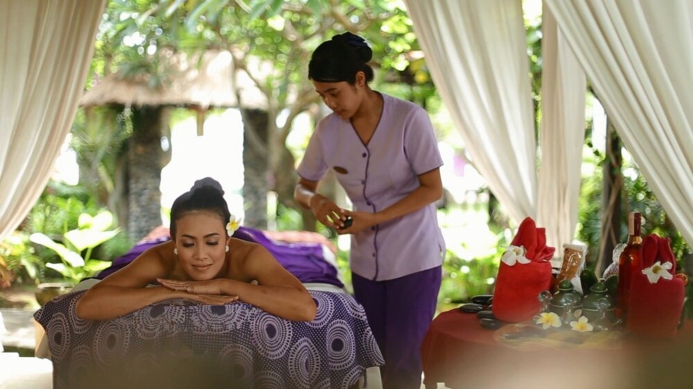 Bali Beach Hotel 8/50