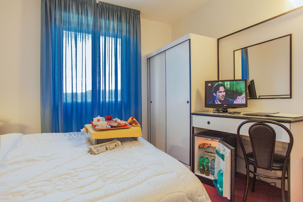 ROOM, SINGLE, DOUBLE BED