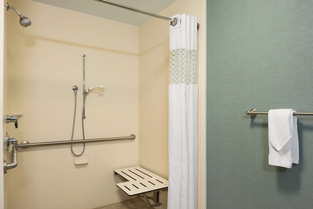Hampton Inn Suites Birmingham 280 East Eagle Point 19/62