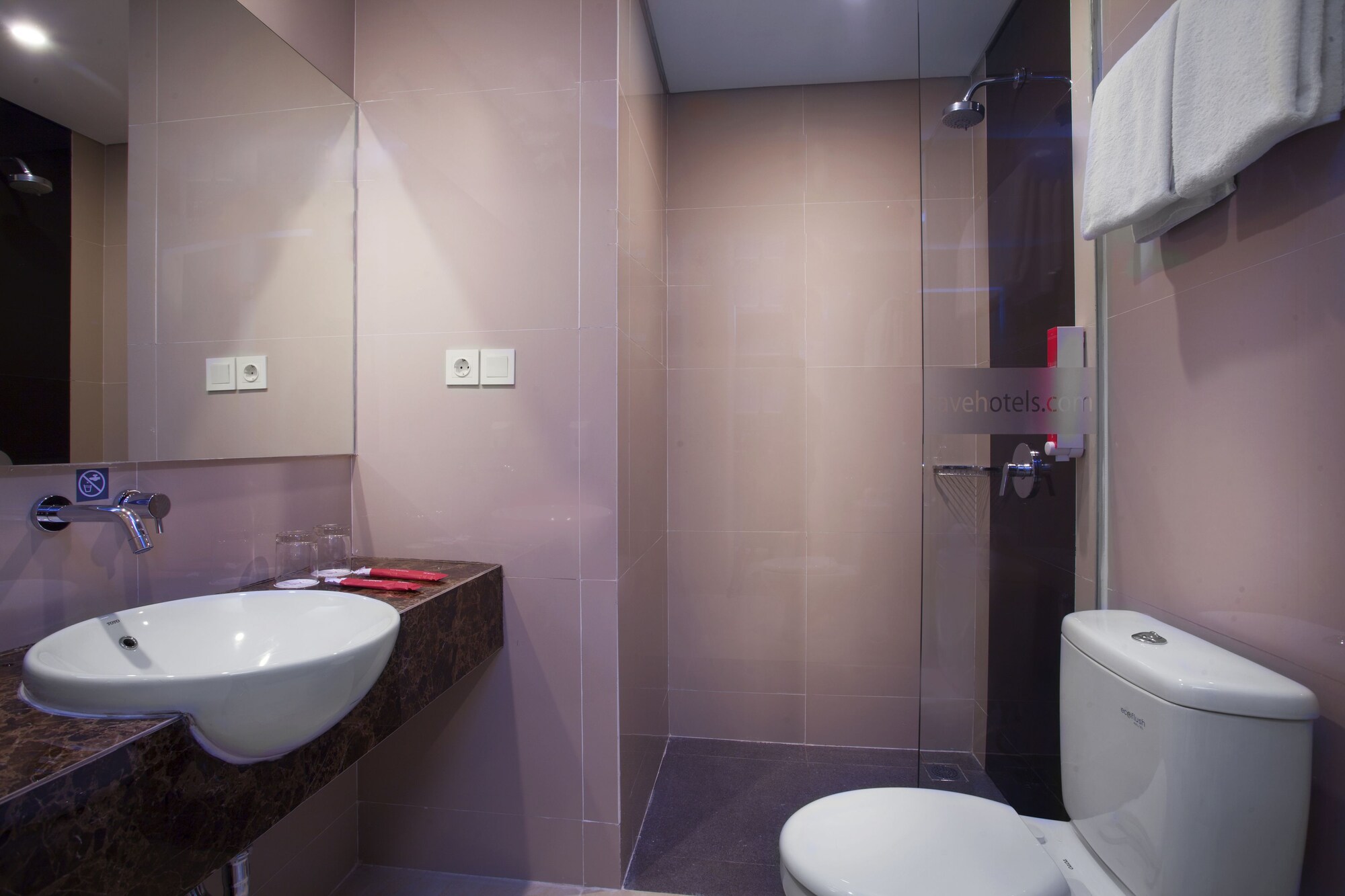 غرفة قياسية بسرير كينج، Favehotel Hasyim Ashari Tangerang 4/4