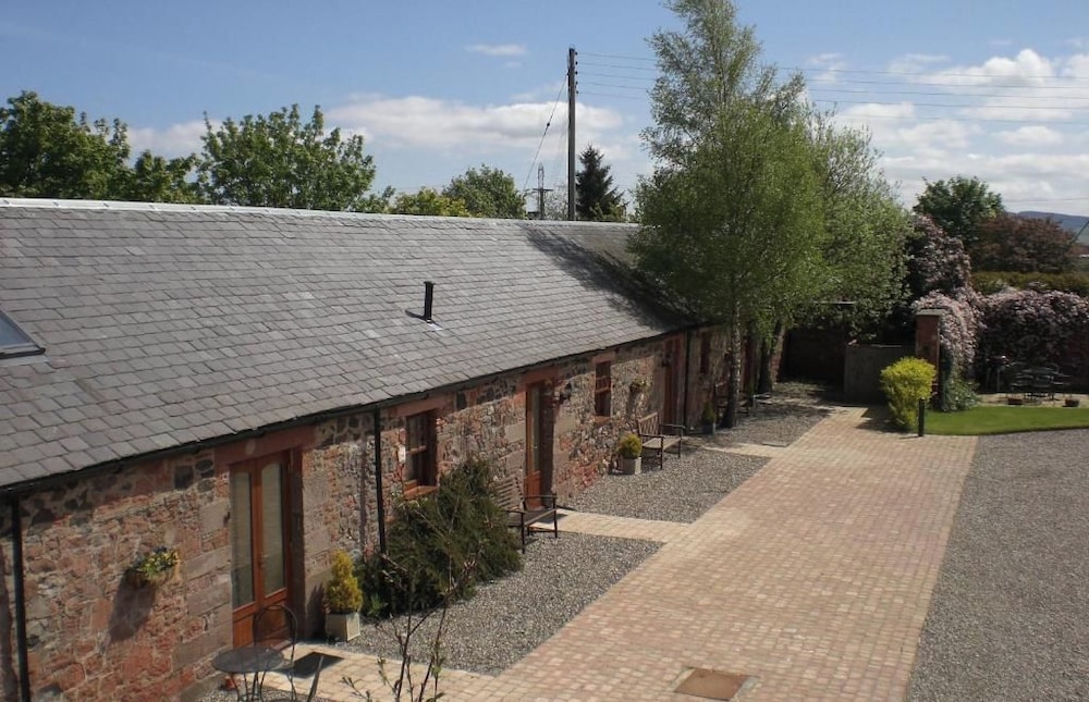 The Courtyard 28/33