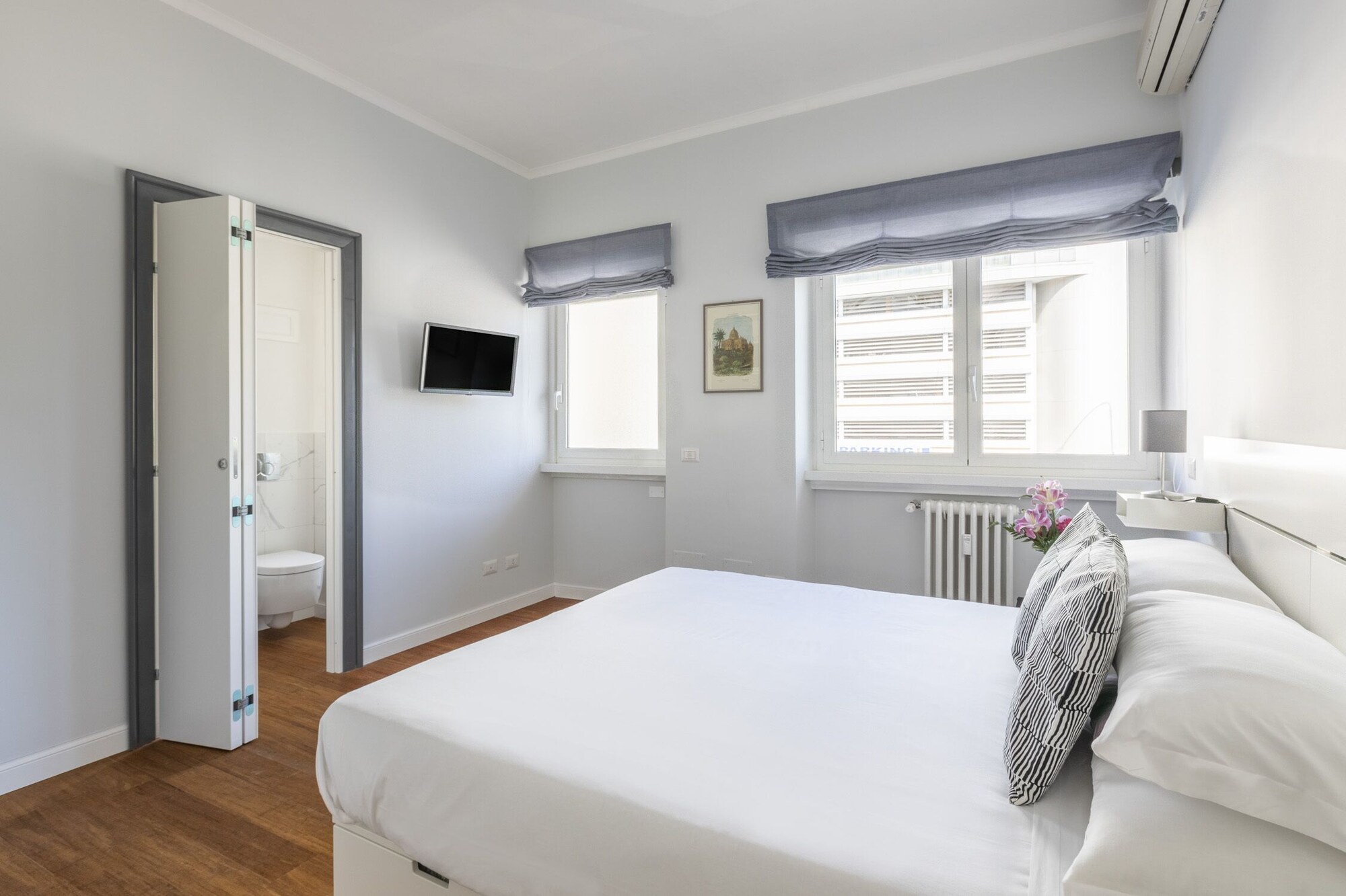 SUPERIOR, QUEEN BED