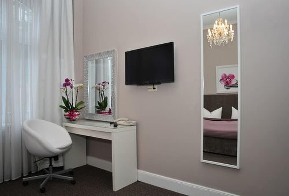 Commodore 23/28