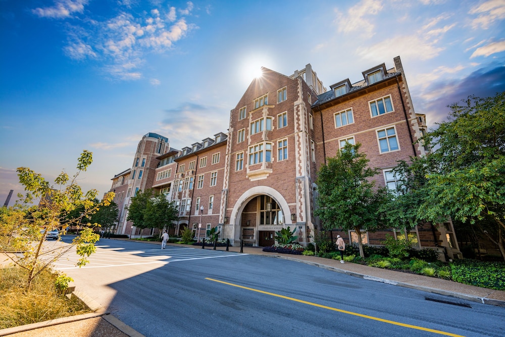 The Charles F Knight Executive Education Conference Center 28/30