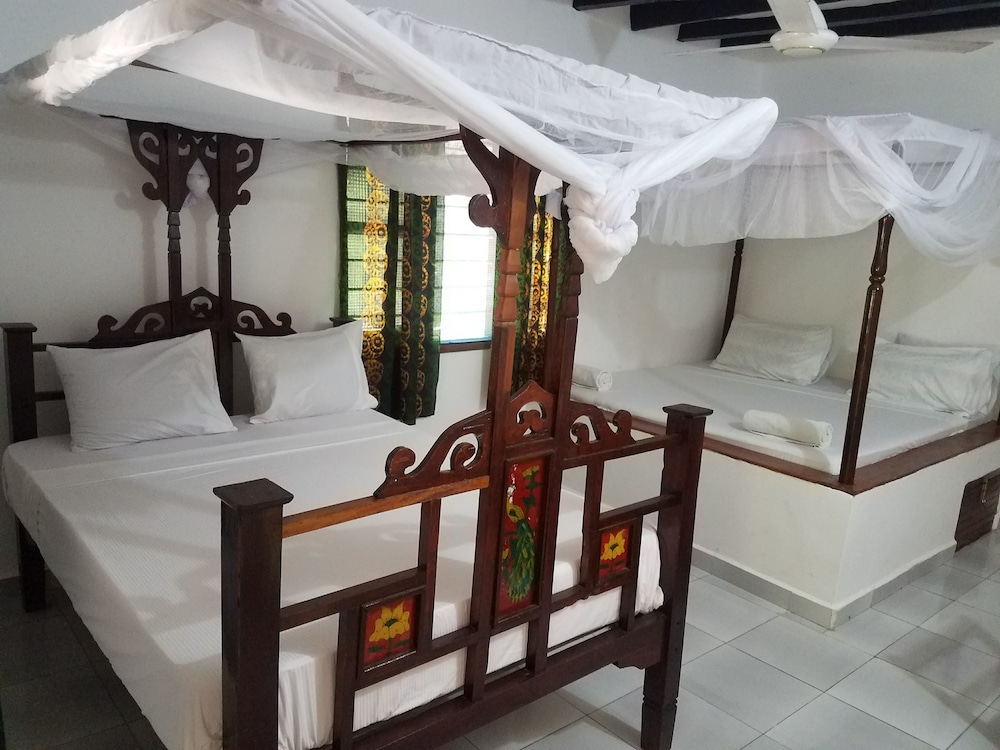 Baraka Aquarium Bungalows 9/42