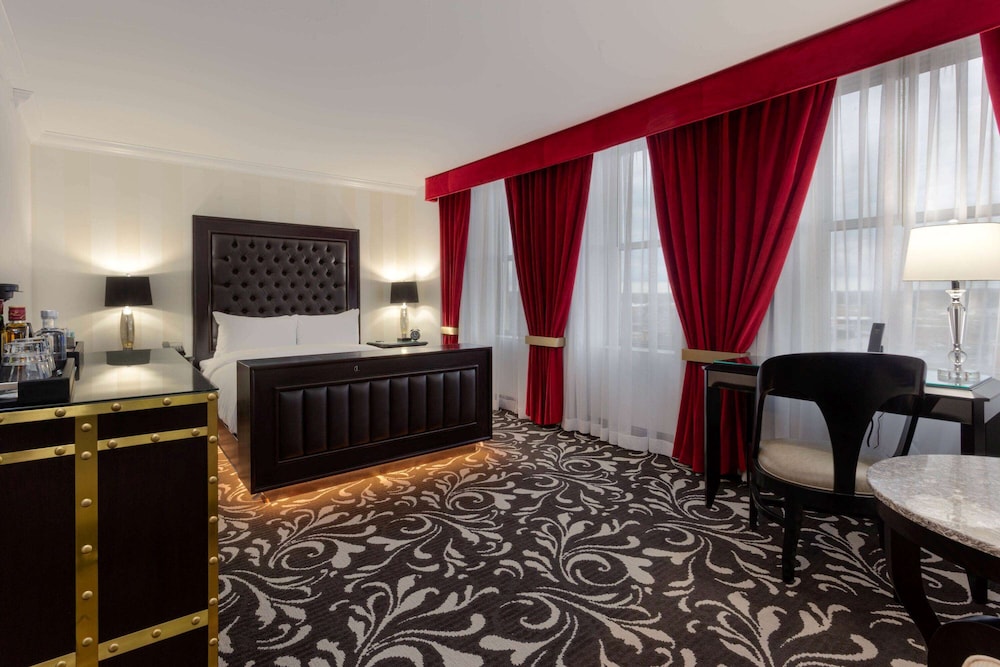 Hotel Retlaw, Trademark Collection by Wyndham 11/42