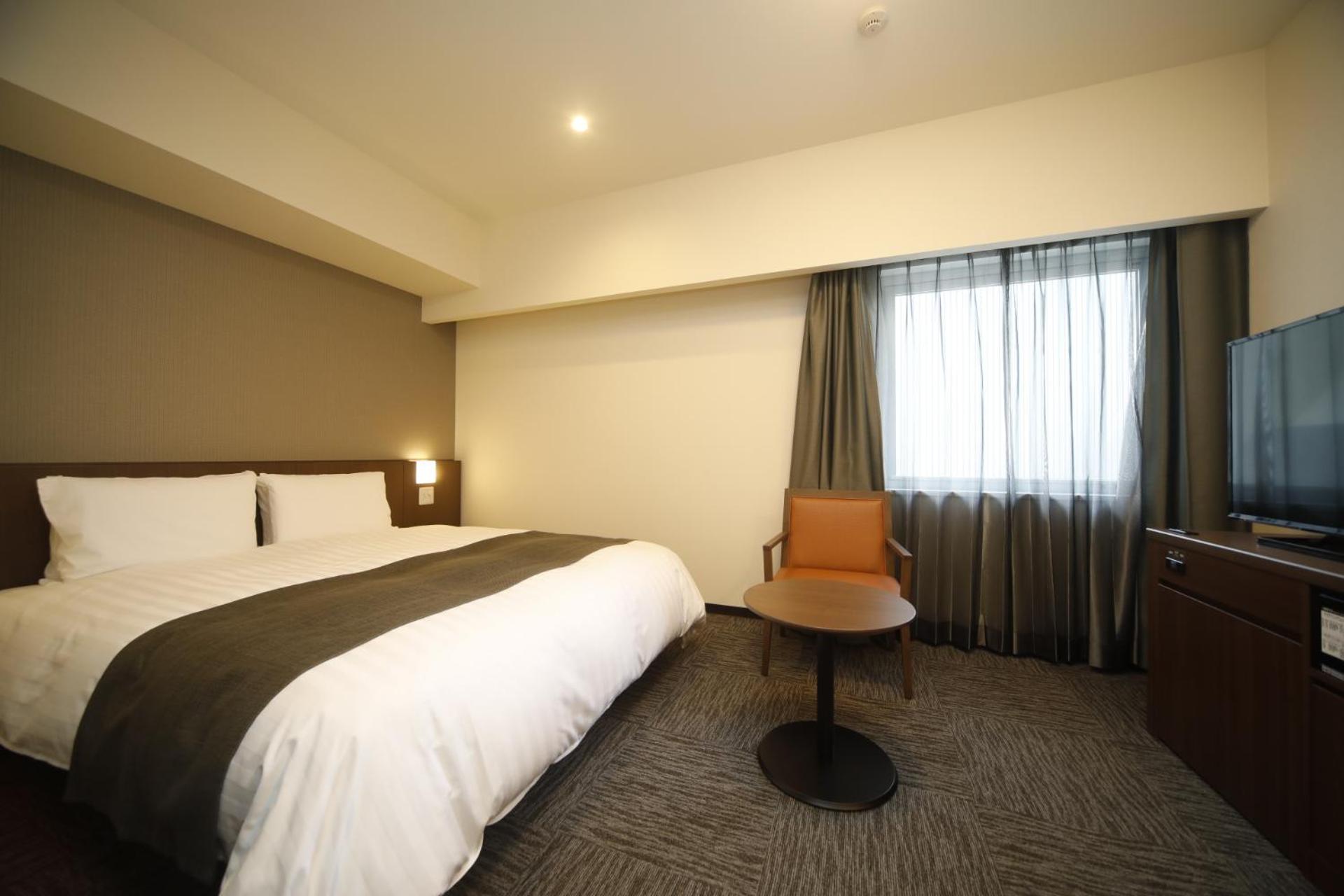 MODERATE, QUEEN BED