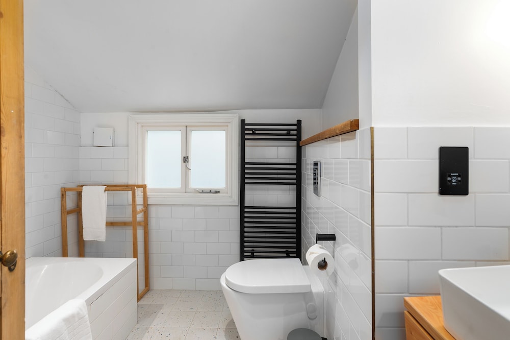 VESTO Three Bedroom Apartment in Clapham 24/26