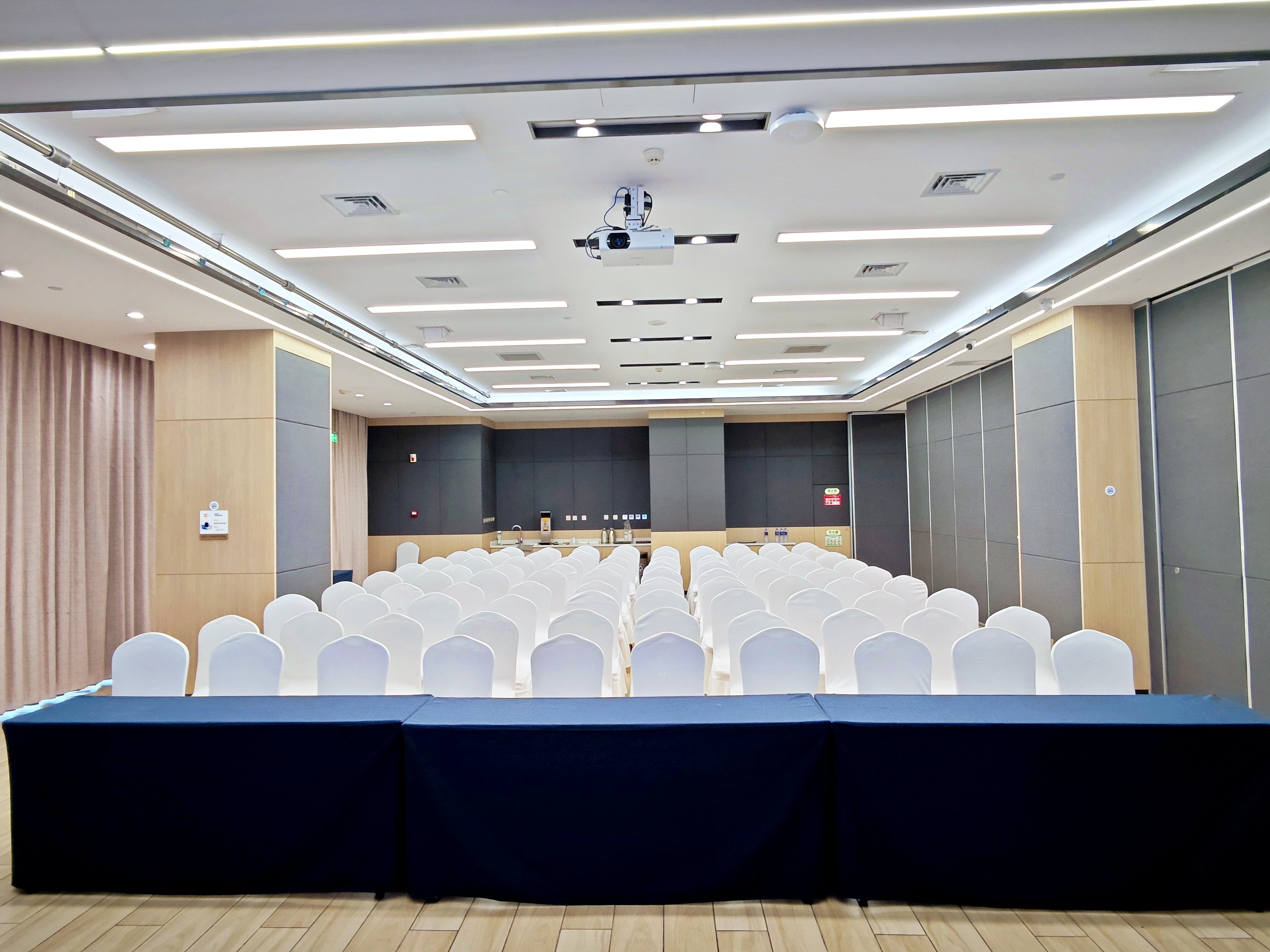 Holiday Inn Express Hangzhou Jiuzhou 32/40