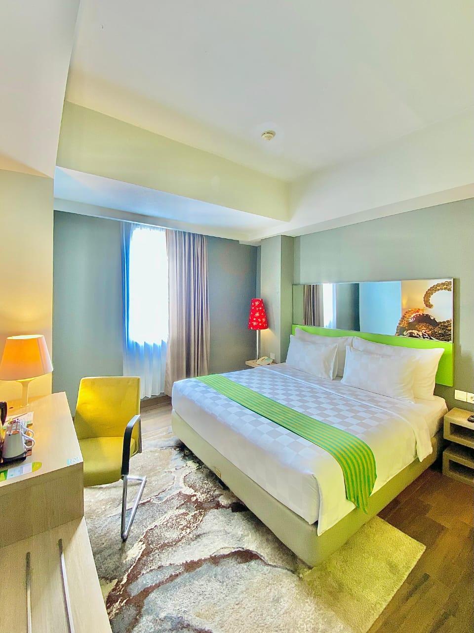 Deluxe, King Bed, with View