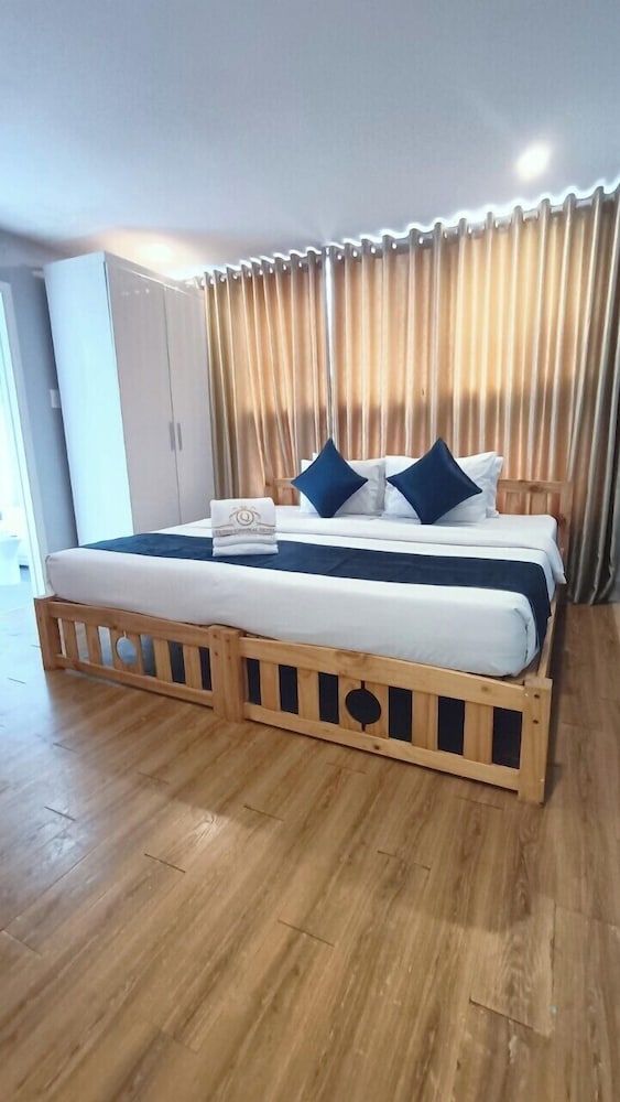 Queen Central Apartment-Hotel 13/26