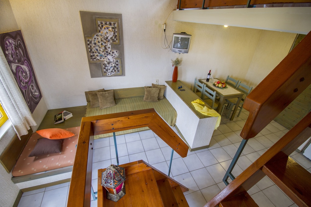 Lycasti Maisonettes 26/41
