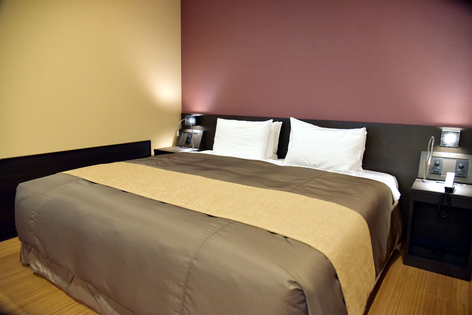 Interior, Silver, Deluxe, King Bed, Hot Spring Bath