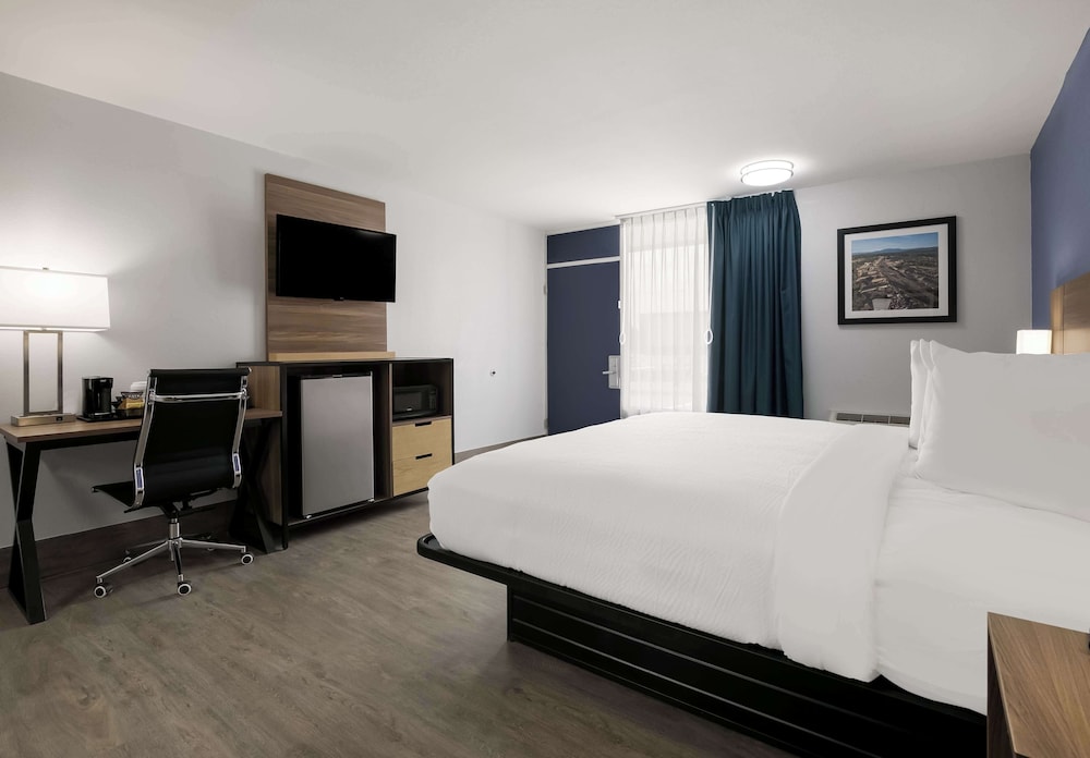 STANDARD, KING BED, ACCESSIBLE