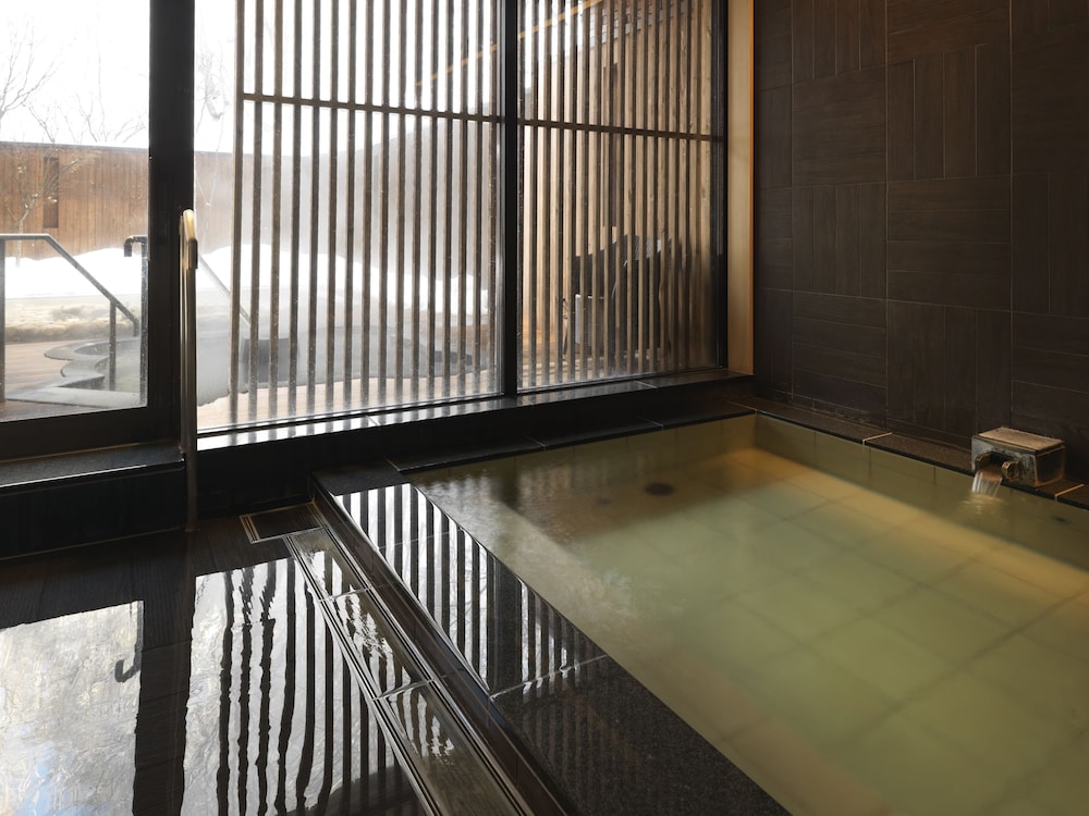 Niseko Konbu Onsen Tsuruga Besso Moku No Sho 32/70