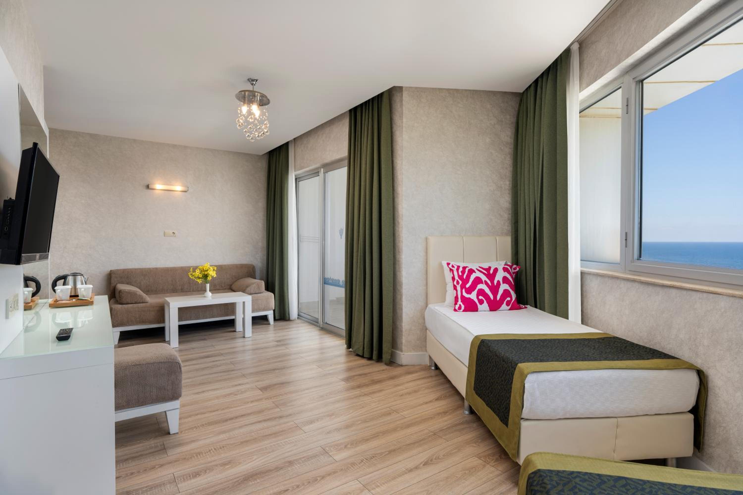 غرفة عائلية بسريرين منفصلين بغرفتي نوم مع أريكة، Orange County Alanya 2/3