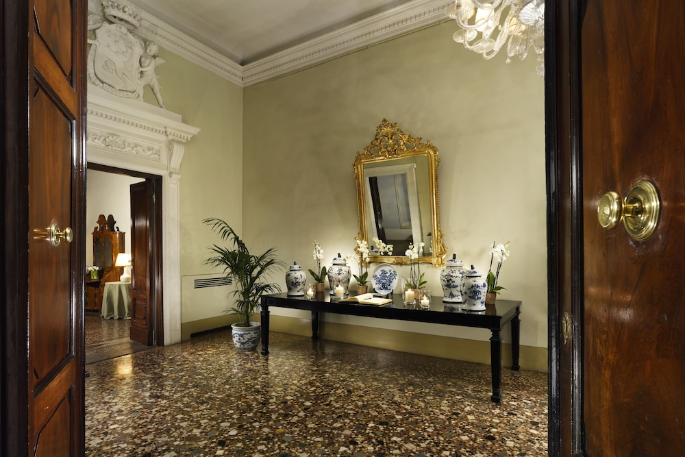 Al Palazzo Del Marchese Di Camugliano 68/76