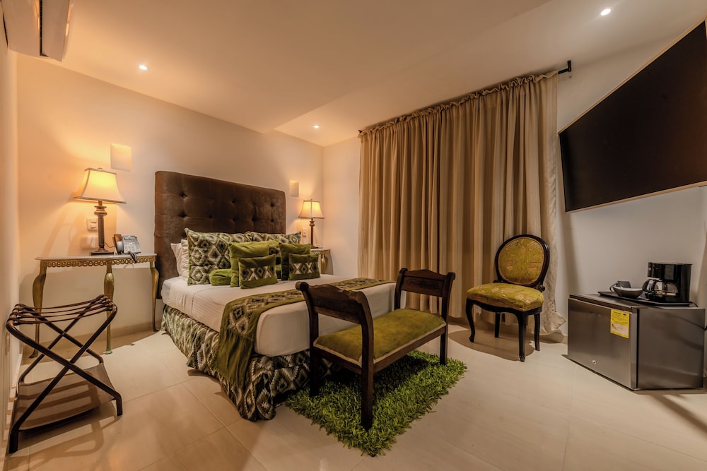 Hotel Dorado Plaza Calle del Arsenal 25/44