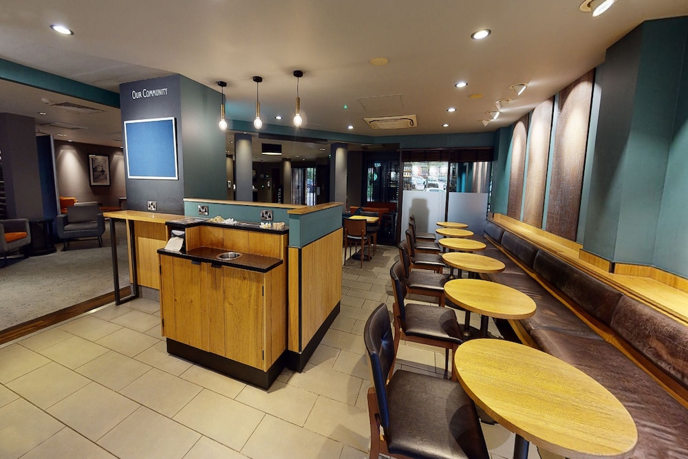Village Hotel Swindon 61/73