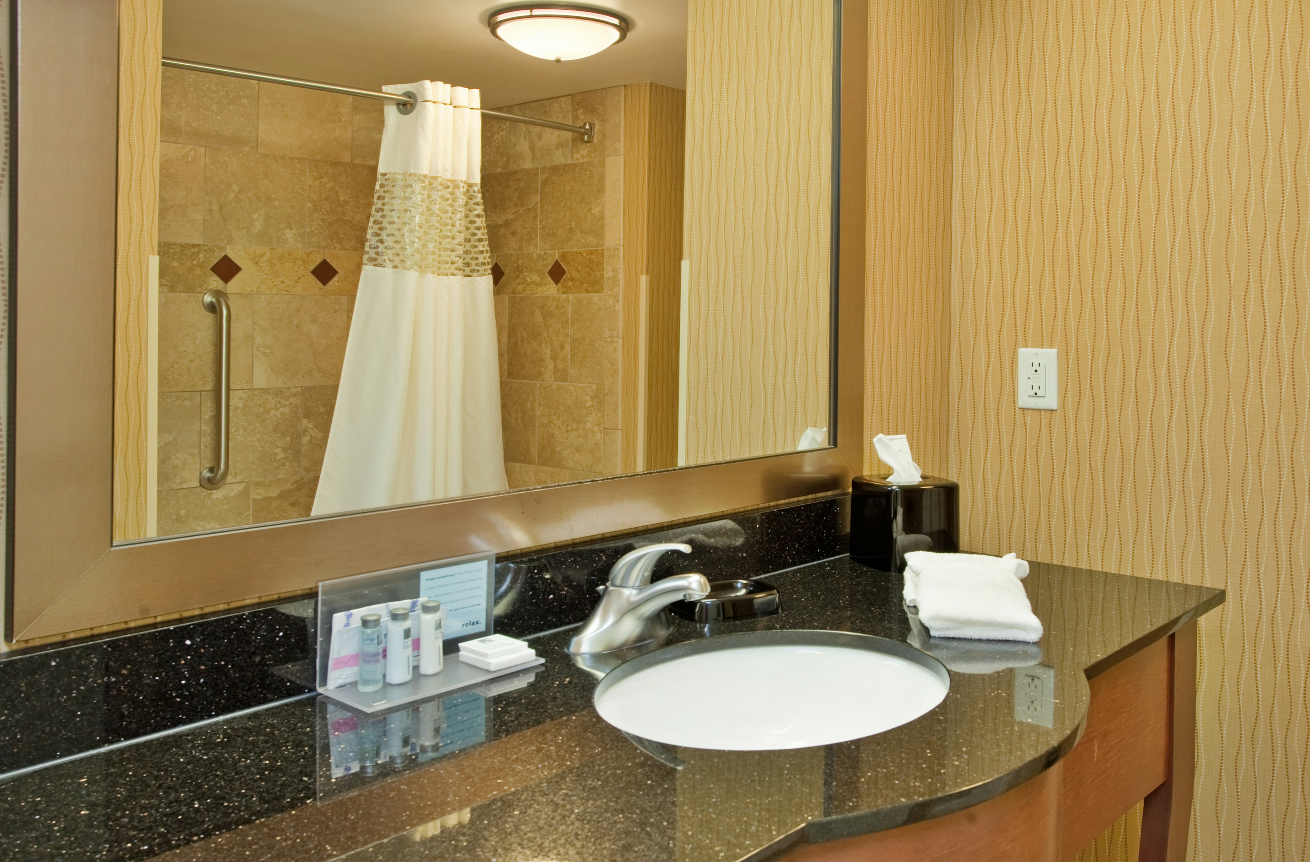 Hampton Inn Suites Watertown 14/15