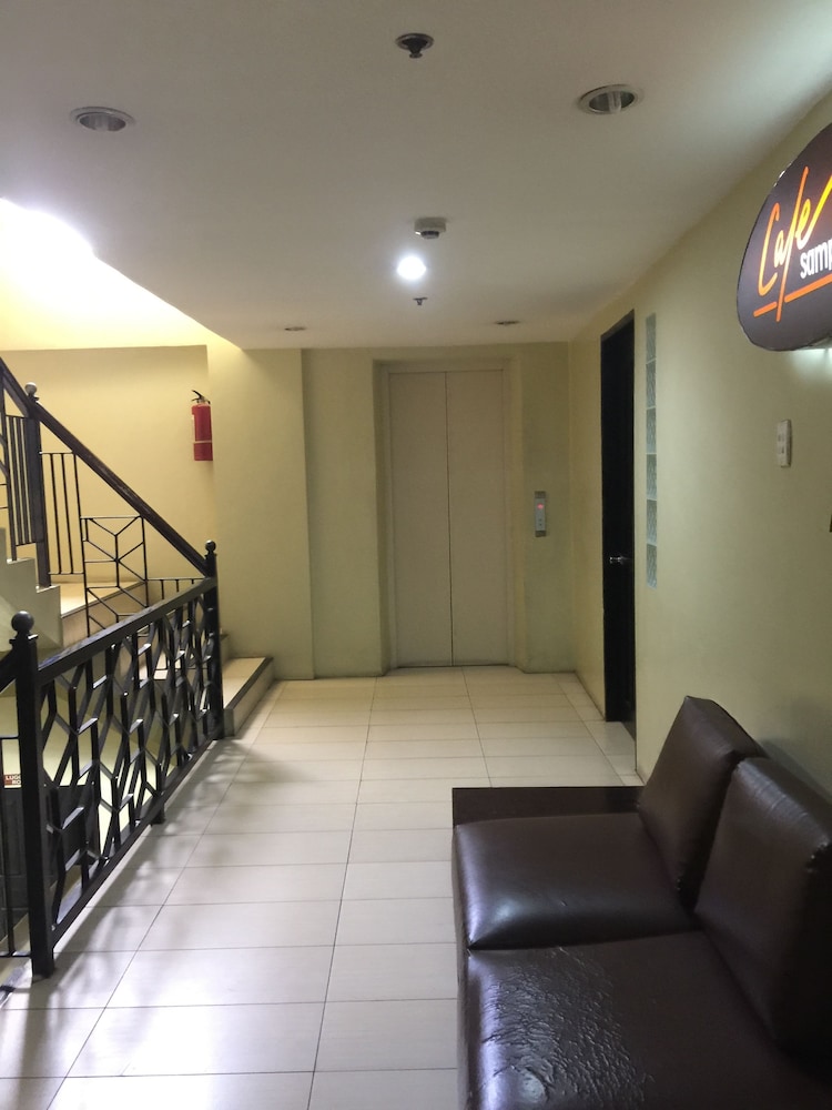 Sampaguita Suites Plaza Garcia 16/20