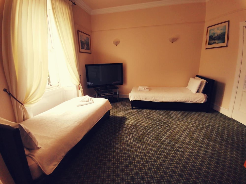 Victoria Hotel 8/47