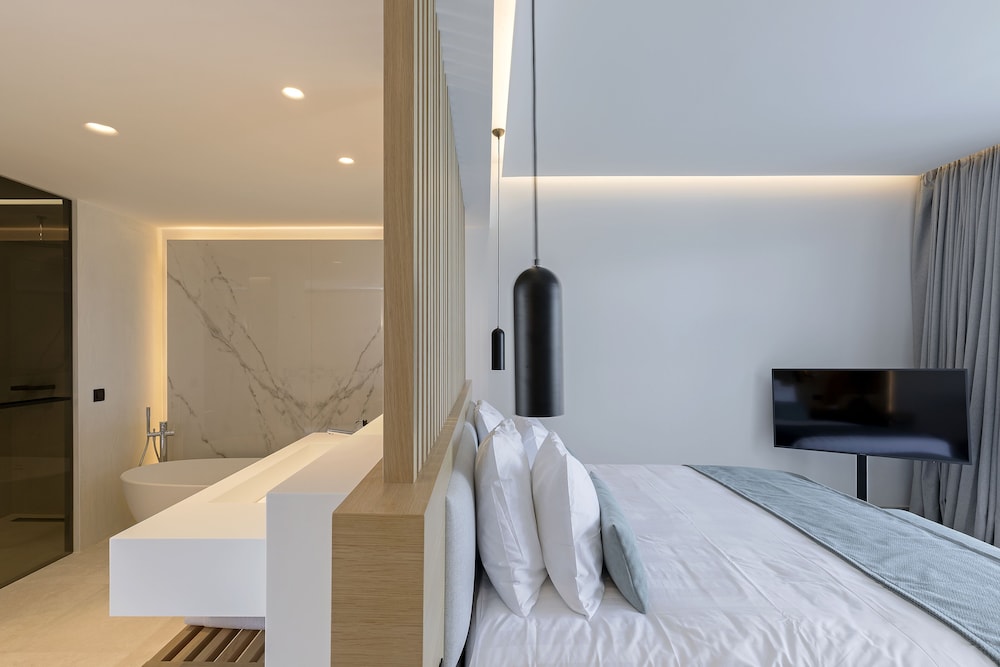SUPERIOR, SUITE, LAGOON VIEW