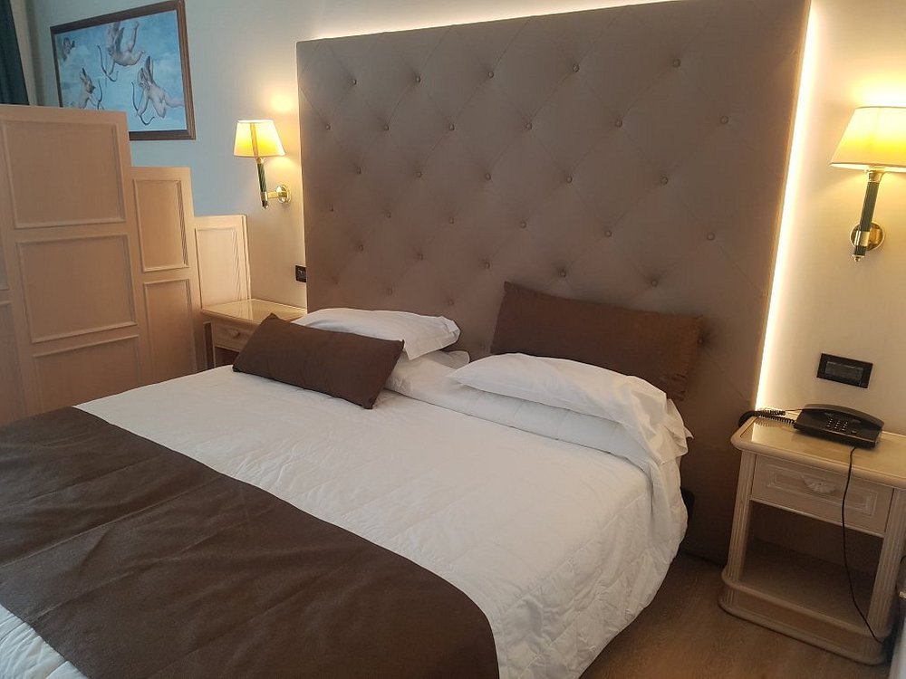 Deluxe, Double Bed, Side Sea View
