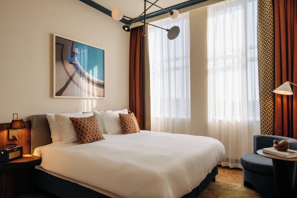 CLASSIC, KING BED