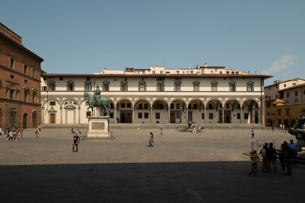 Loggiato dei Serviti 2/51