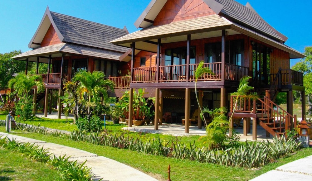 ThaiLife Wellness & Meditation Resort 12/80