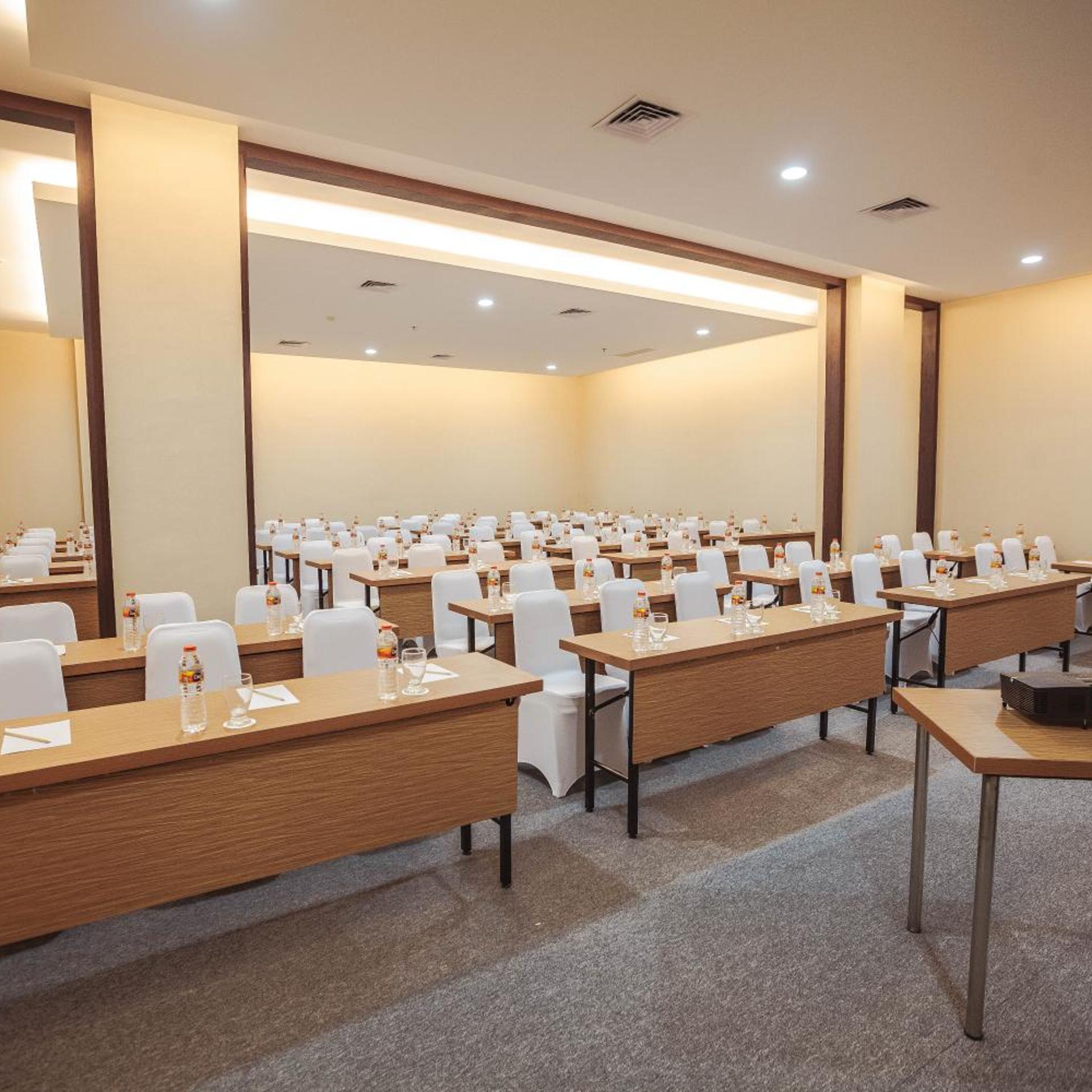 Whiz Prime Hotel Sudirman Makassar 32/35