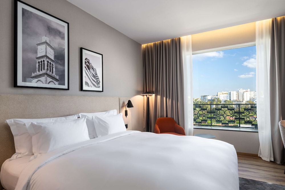 Skyline, Premium, King Bed, Park View
