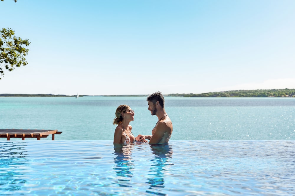 Cristalino Lagoon Front Hotel, Restaurant & Spa 86/94