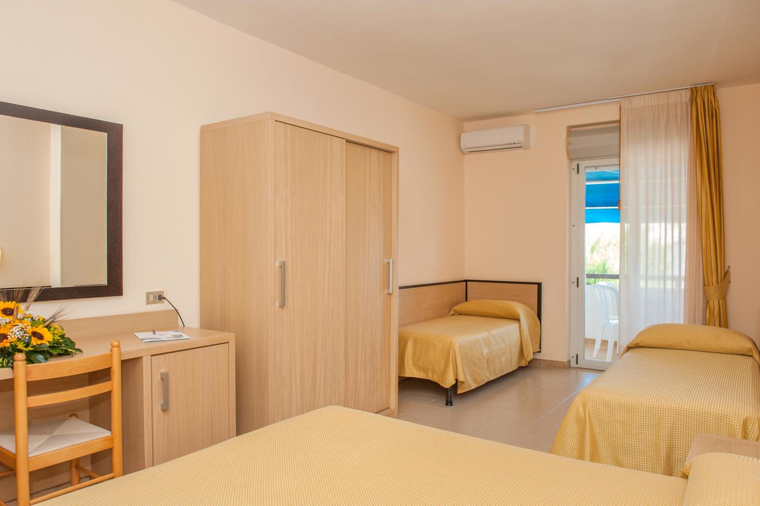 غرفة رباعية، Hotel Cristalda 5/9
