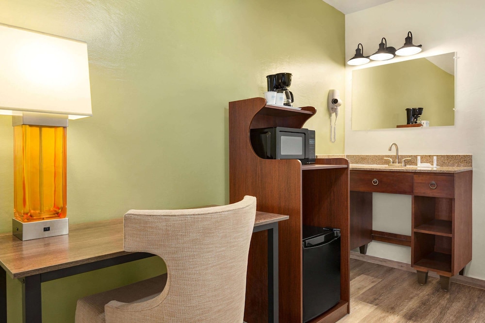 Baymont by Wyndham Fort Bragg 7/46