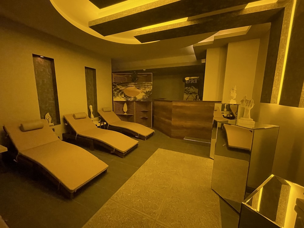 Le Luxe Suites Hotel & Spa 25/50