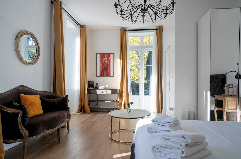 Chateau des Ayes 5/50