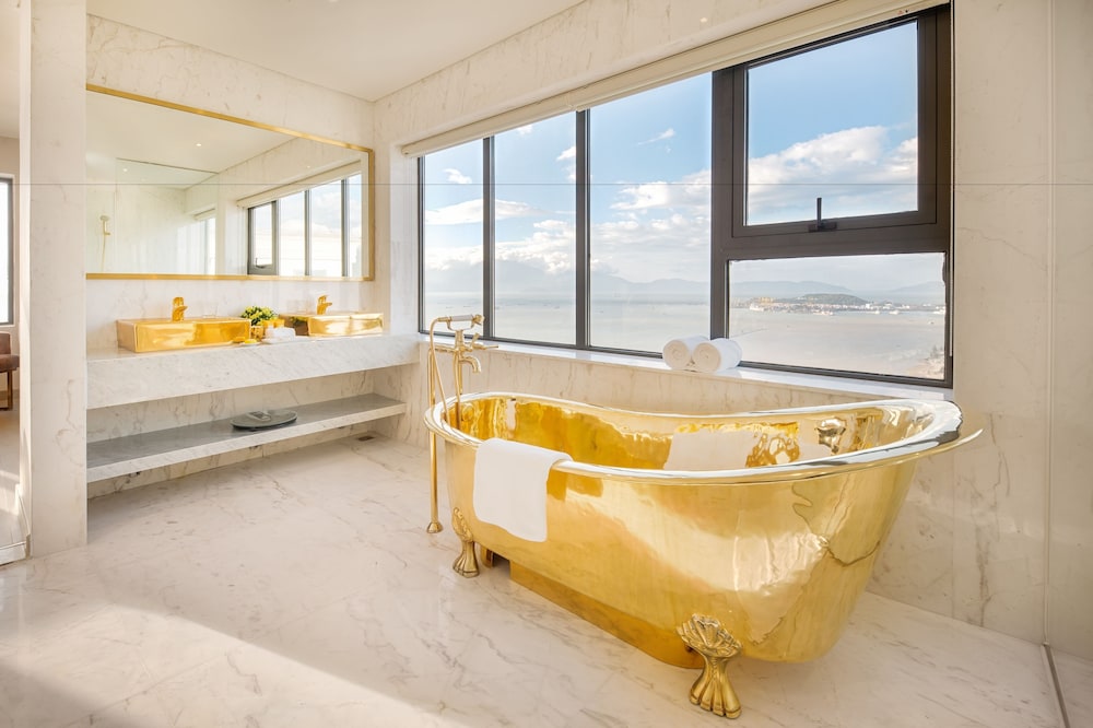 Wyndham Danang Golden Bay 20/50