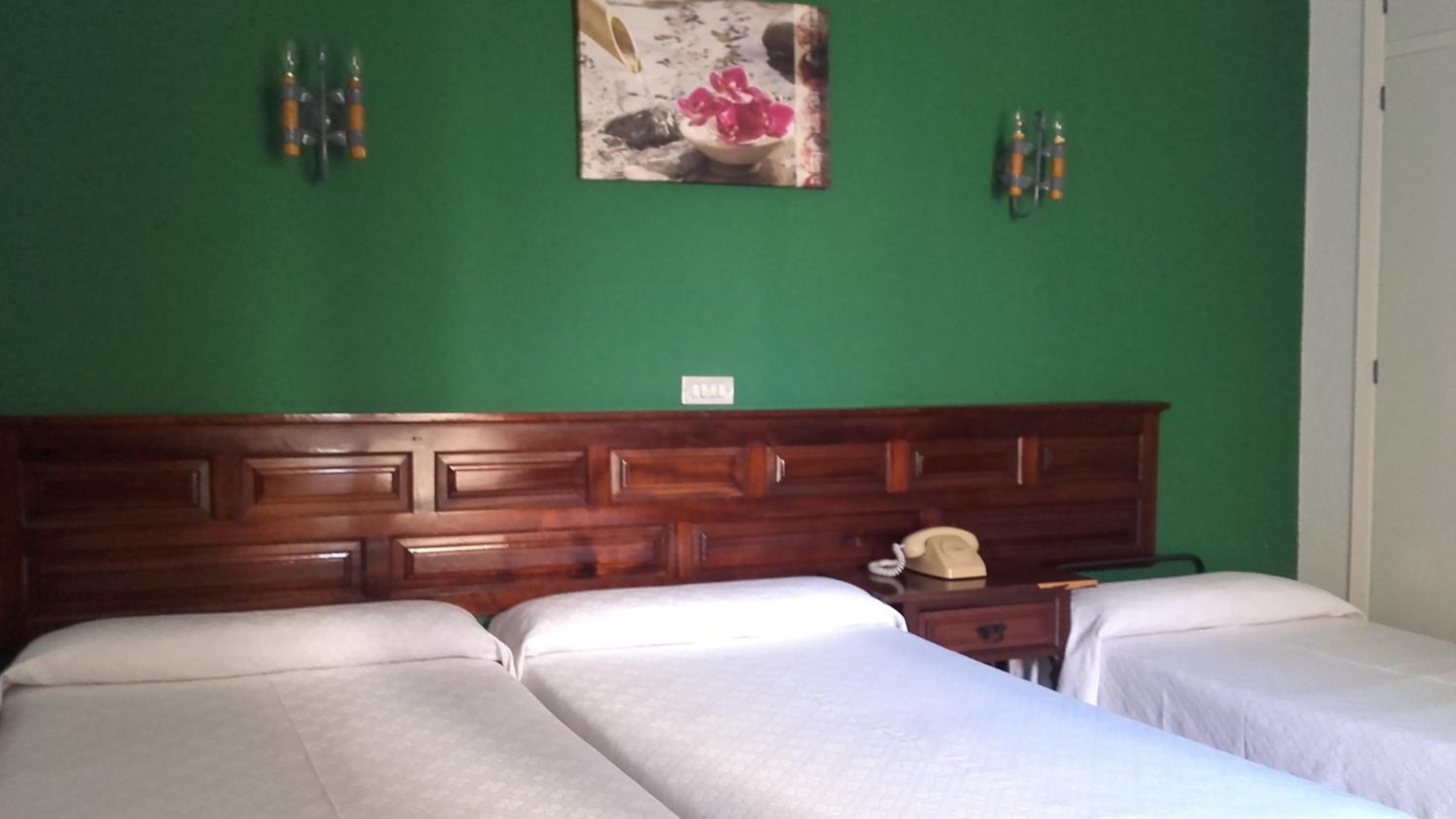 غرفة ثلاثية