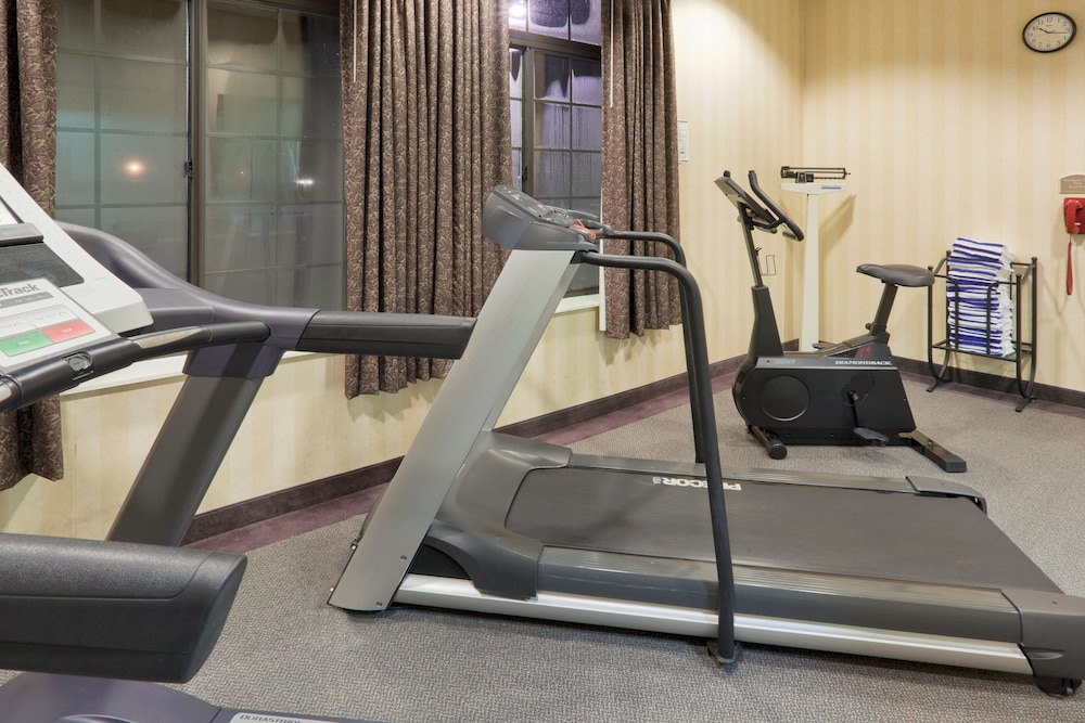 Holiday Inn Express Greensburg 32/50