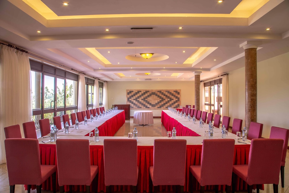NYAIKA HOTEL FORTPORTAL 42/48