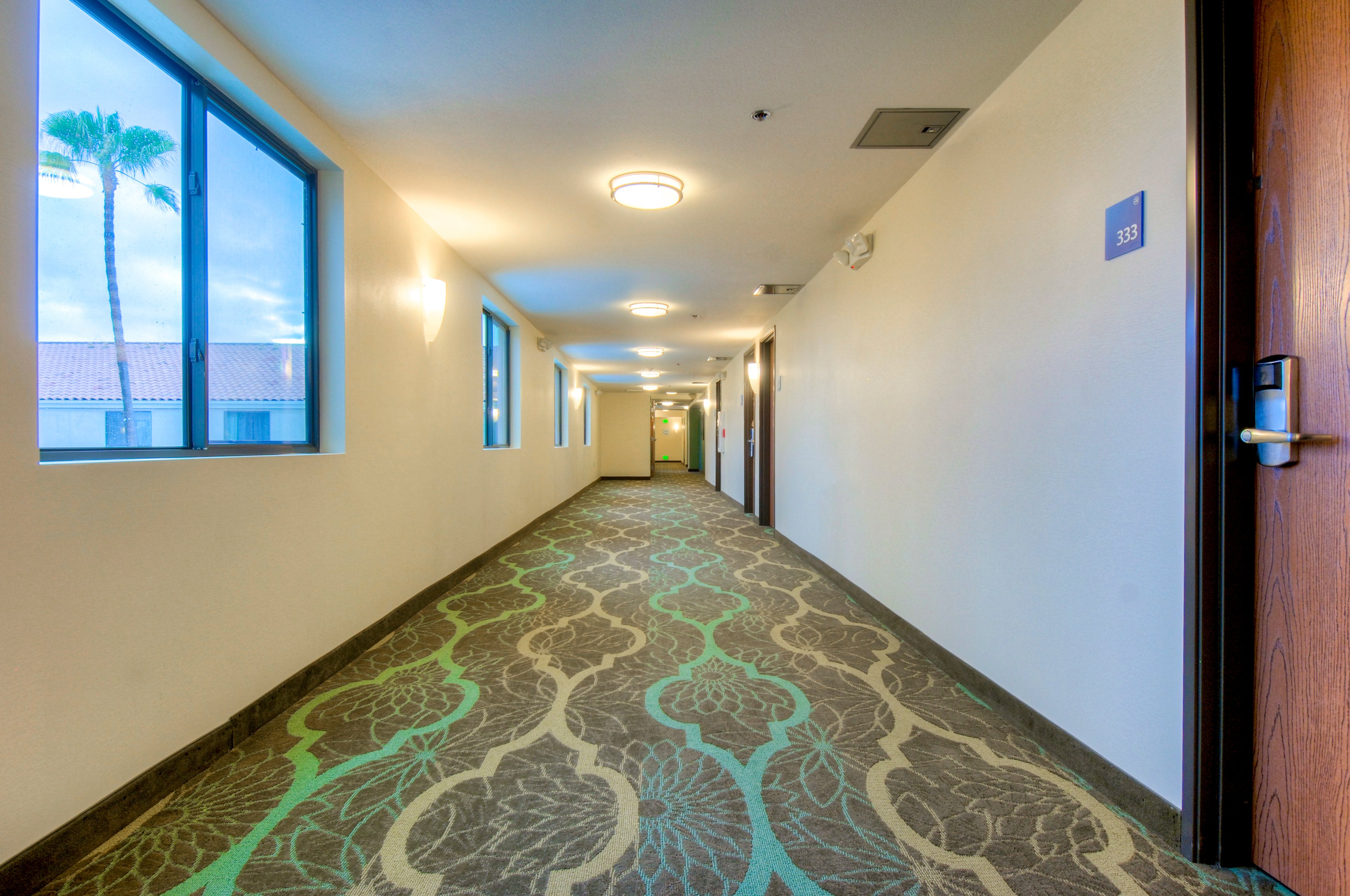Holiday Inn Express Hotel & Suites Carlsbad Beach 26/45