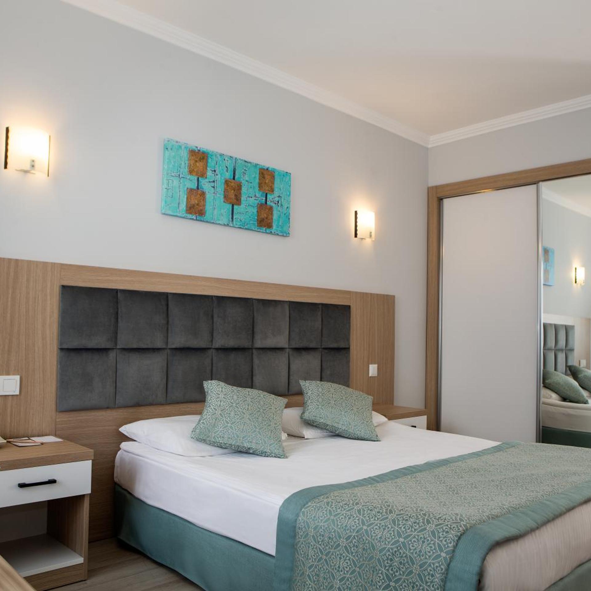 DOUBLE STANDARD ROOM
